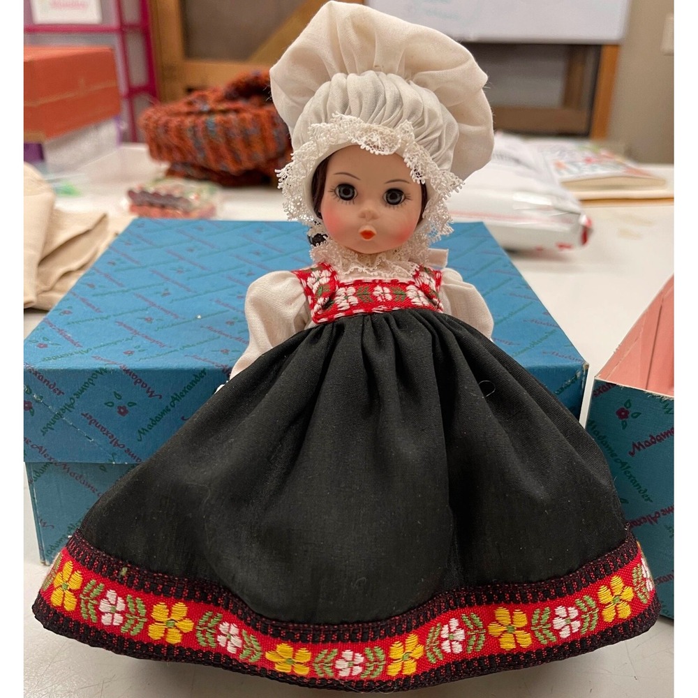 Madame Alexander 8" Doll Norway #584 with original Box EUC‎